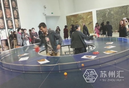苏州金鸡湖美术馆作品《环形的乒乓球桌》